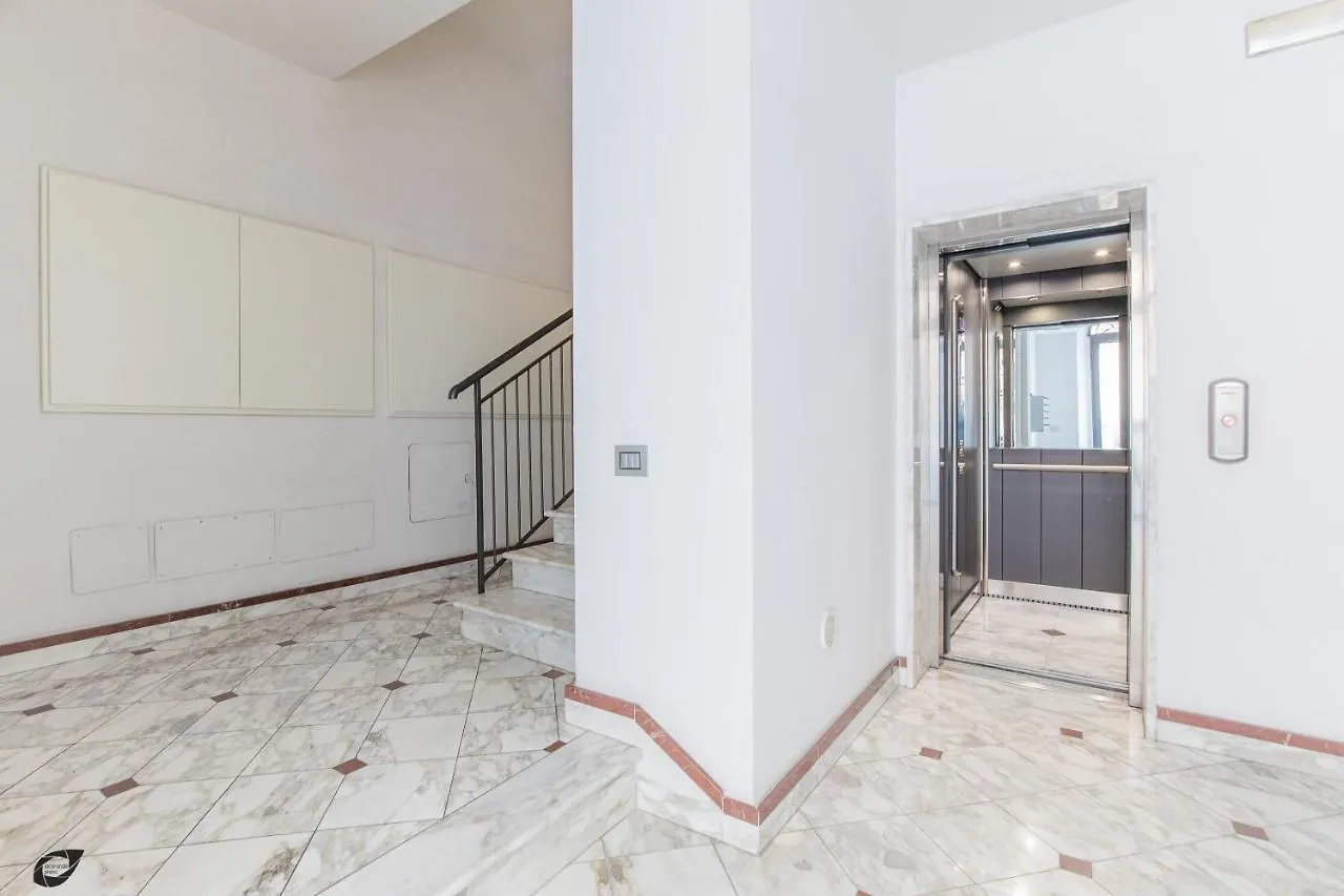 Elena House Apartments فياريجيو
