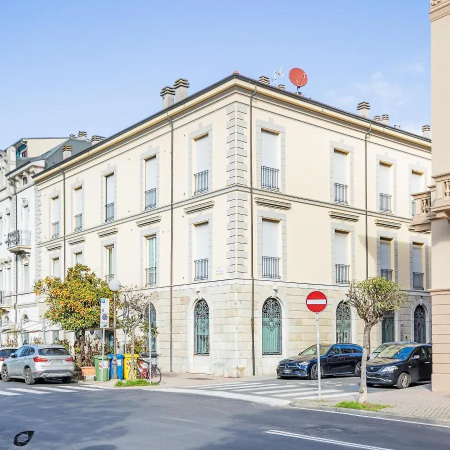 Elena House Apartments فياريجيو