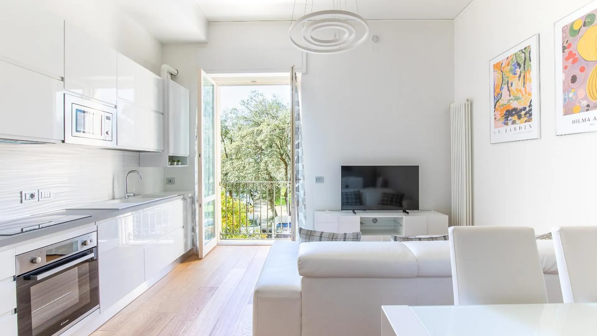 Elena House Apartments فياريجيو