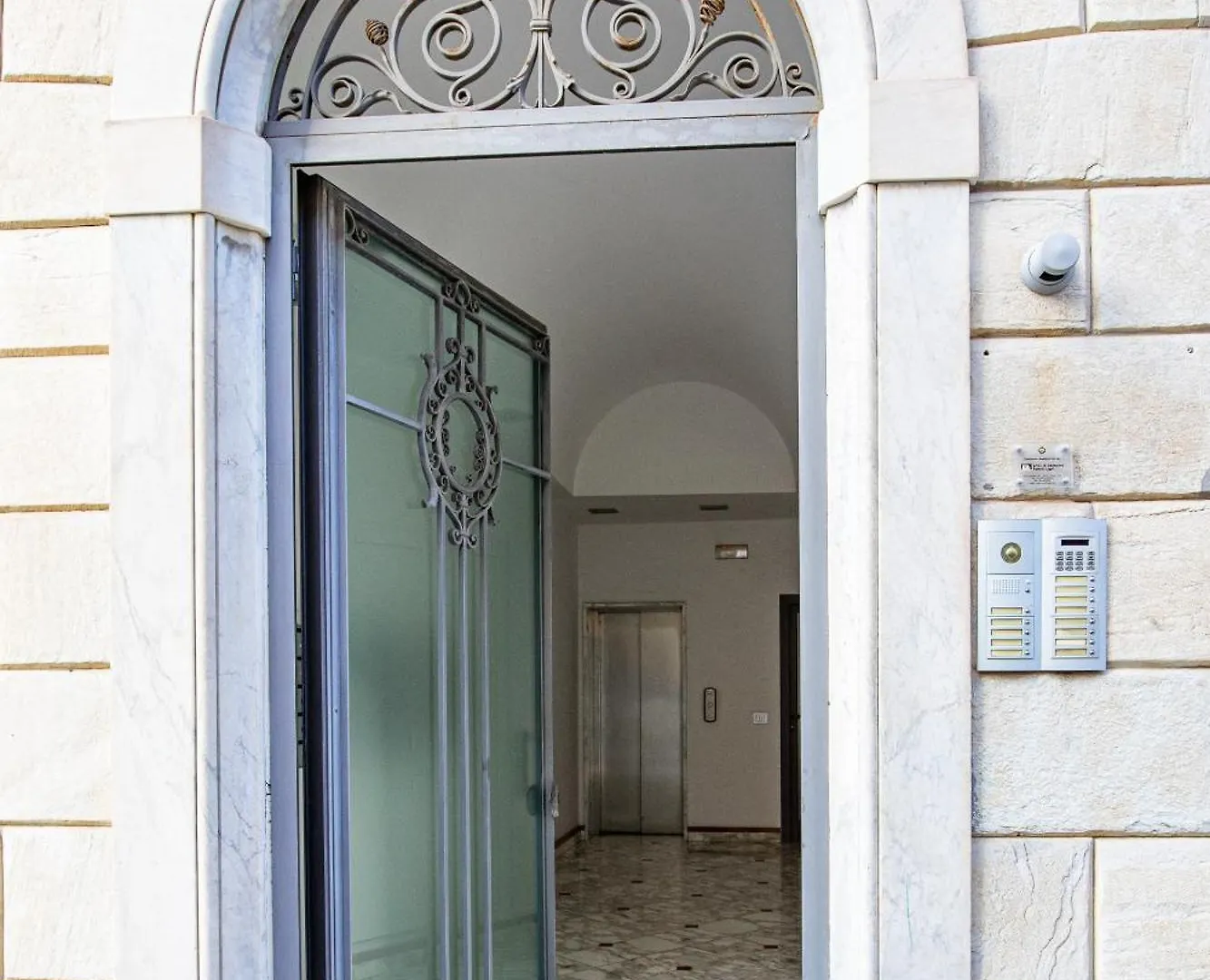 Elena House Apartments فياريجيو 0*,