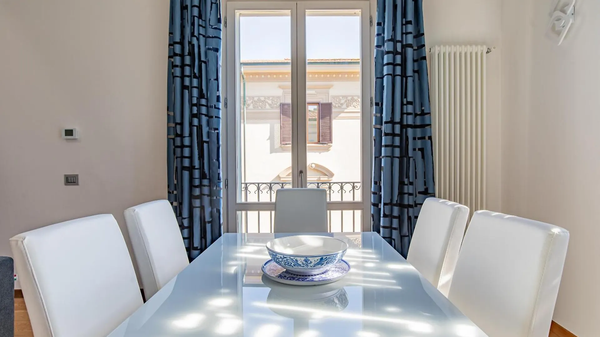 Elena House Apartments فياريجيو