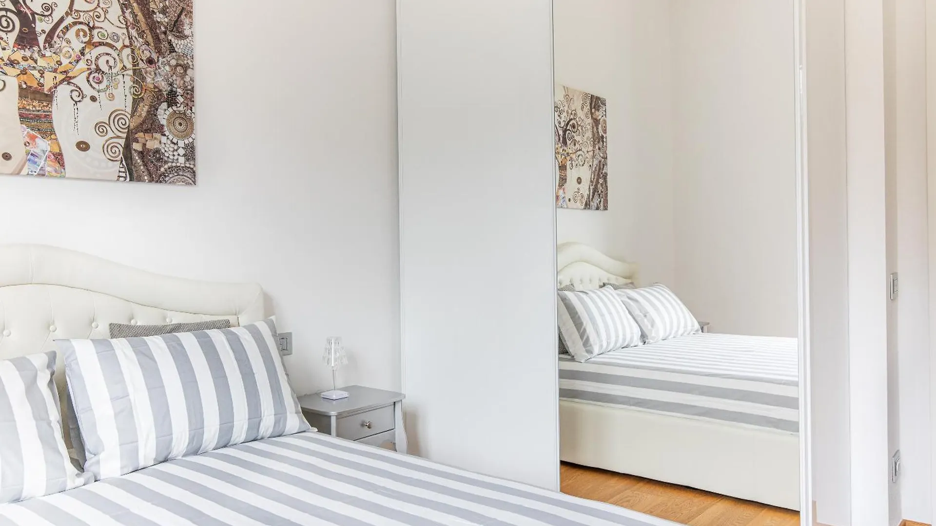 Elena House Apartments فياريجيو