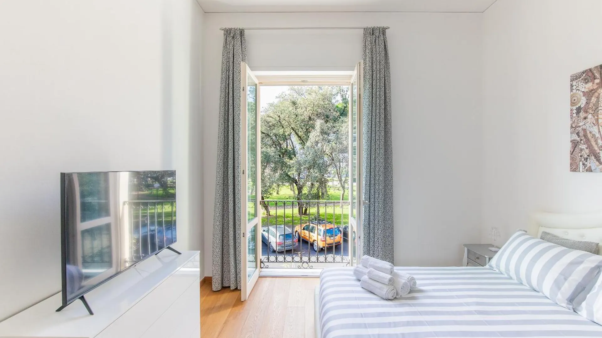 Elena House Apartments فياريجيو