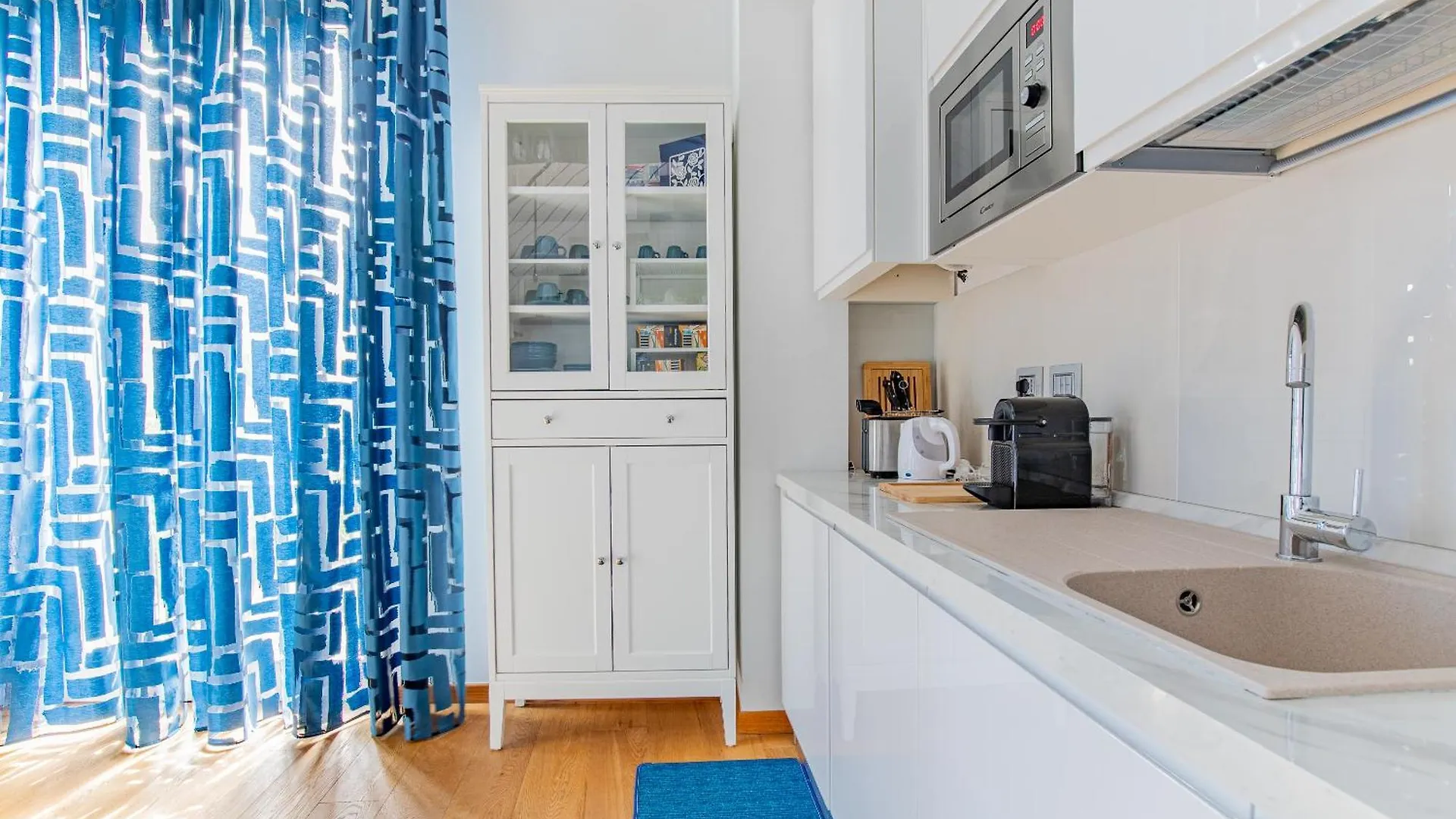 Elena House Apartments فياريجيو