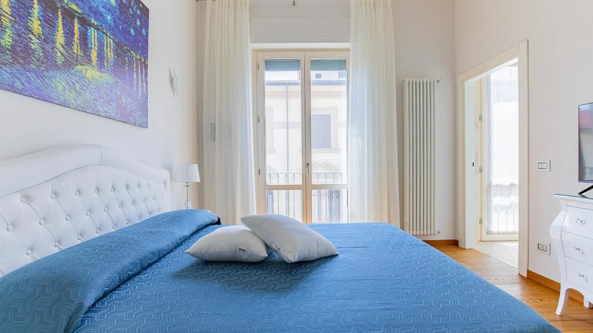 Elena House Apartments فياريجيو